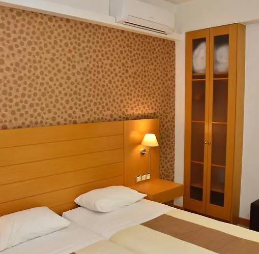 Deves Hotell 2*